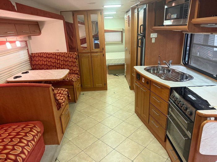 2009 Winnebago Longreach