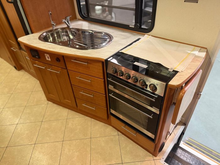 2009 Winnebago Longreach