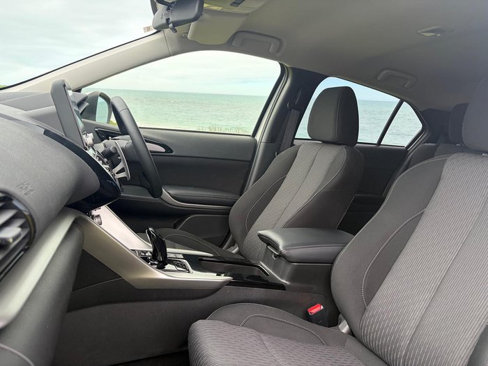 2024 Mitsubishi Eclipse Cross PHEV ES