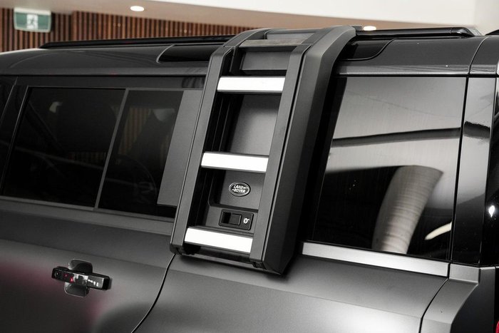 2023 Land Rover Defender 110 P300