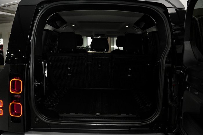 2023 Land Rover Defender 110 P300