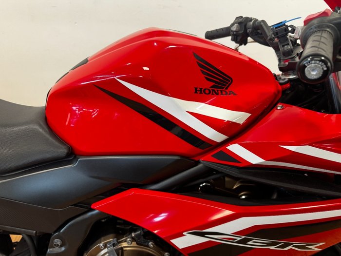 2016 Honda CBR500R RED