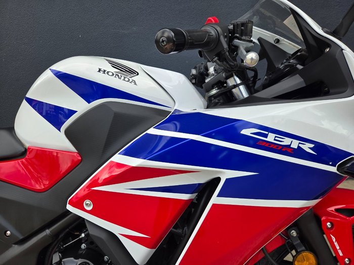 2014 Honda CBR300R WHITE