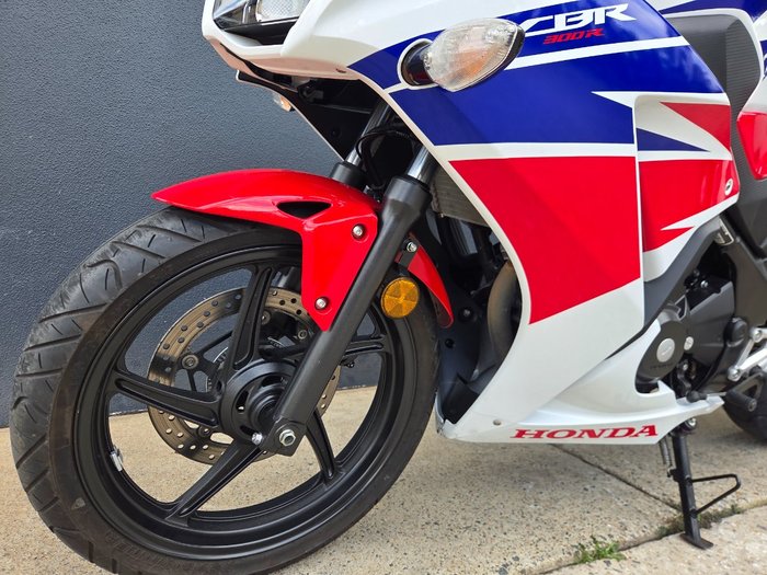 2014 Honda CBR300R WHITE