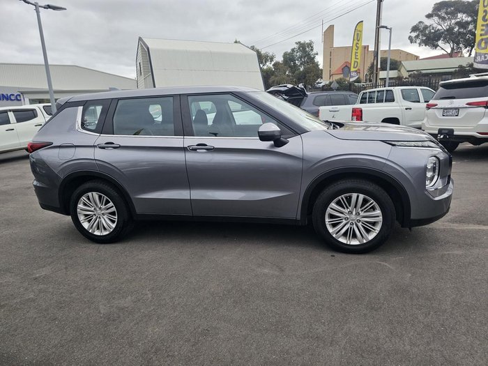 2023 Mitsubishi Outlander ES
