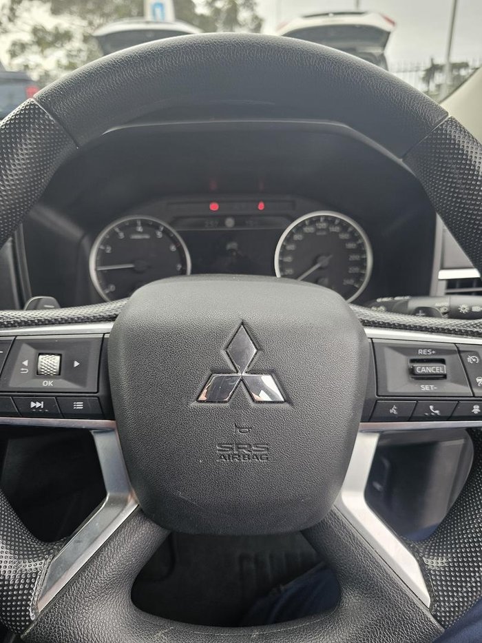 2023 Mitsubishi Outlander ES