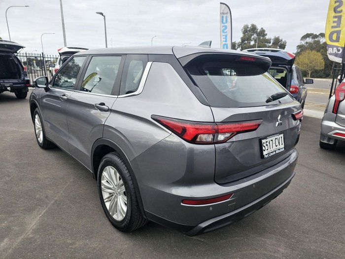 2023 Mitsubishi Outlander ES
