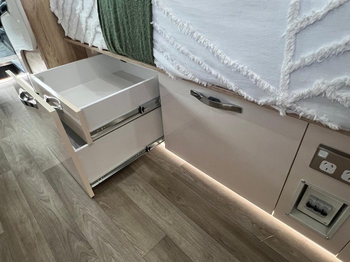 2026 Avan Applause 600-1 Single Beds