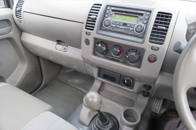 2010 Nissan Navara RX D40 4X4 Dual Range WHITE
