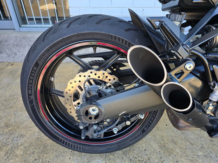 2016 Kawasaki Z1000 Red