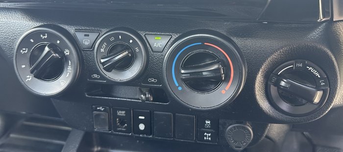 2020 Toyota Hilux SR