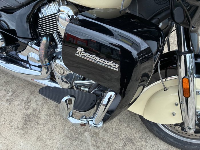 2017 Indian ROADMASTER THUNDER BLACK Black