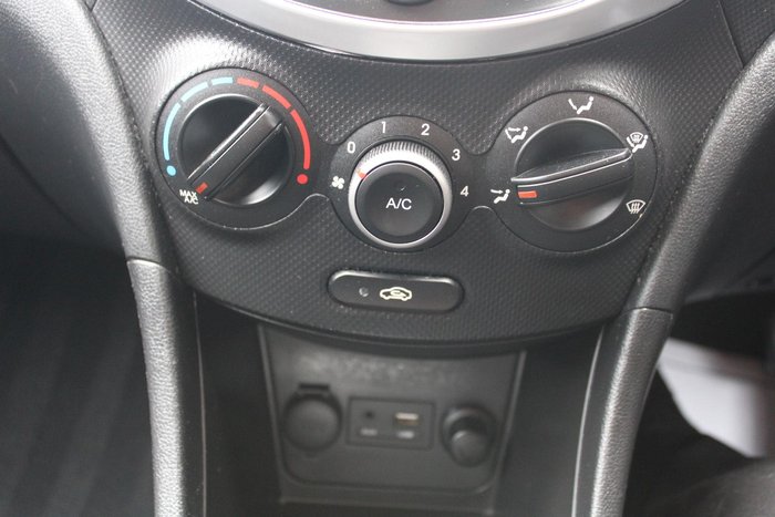 2014 Hyundai Accent Active