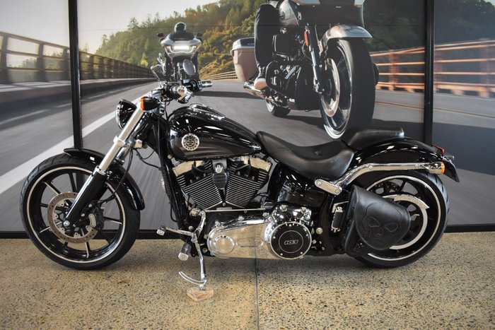 2016 HARLEY-DAVIDSON FXSB SOFTAIL BREAKOUT