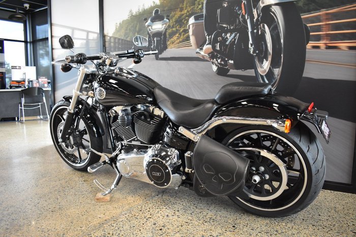 2016 HARLEY-DAVIDSON FXSB SOFTAIL BREAKOUT