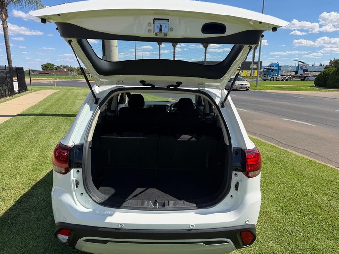 2021 Mitsubishi Outlander ES