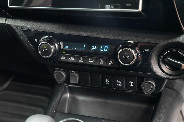 2020 Toyota Hilux SR5