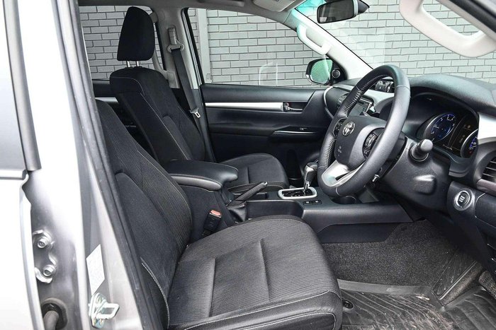 2020 Toyota Hilux SR5