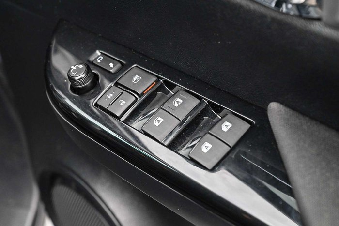 2020 Toyota Hilux SR5