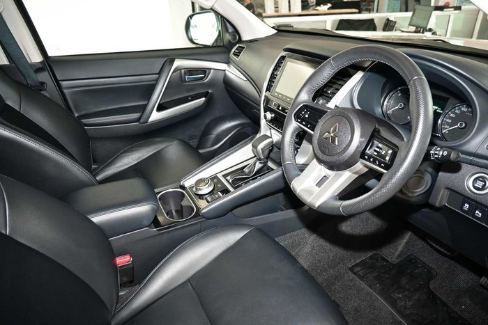 2025 Mitsubishi Pajero Sport GLS