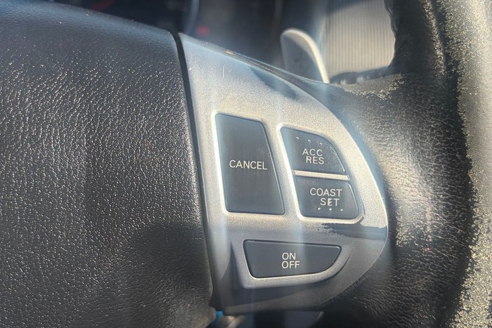 2015 Mitsubishi Challenger LS