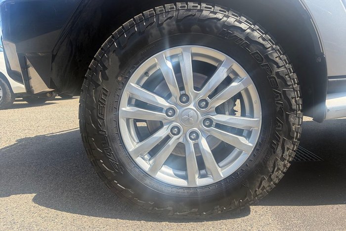 2020 Mitsubishi Pajero GLS