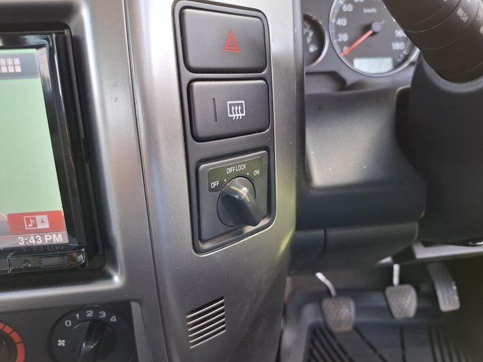 2013 Nissan Patrol ST Y61 4X4 Dual Range Desert Gold