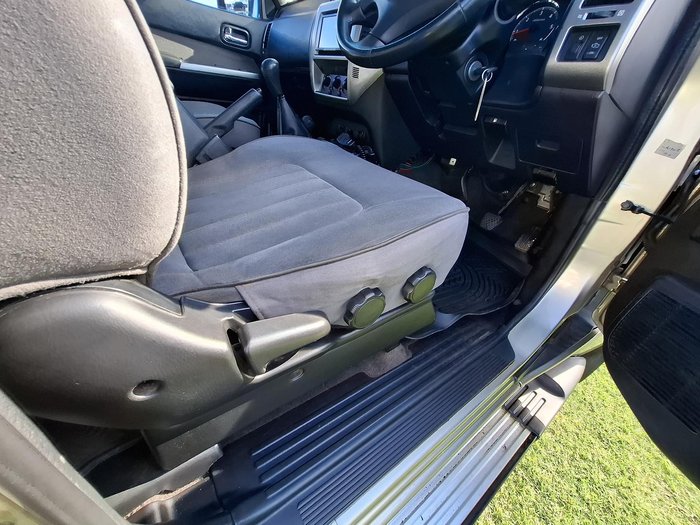 2013 Nissan Patrol ST Y61 4X4 Dual Range Desert Gold