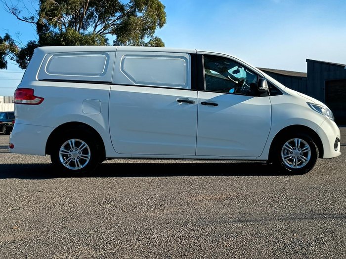 2022 LDV G10 +