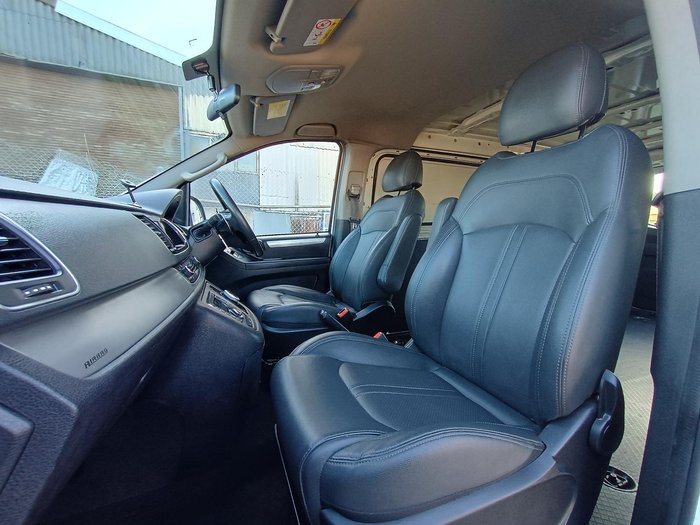 2022 LDV G10 +