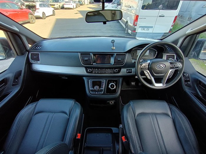 2022 LDV G10 +