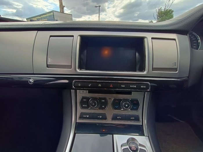 2014 Jaguar XF Premium Luxury