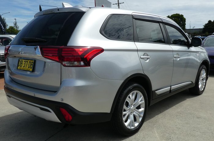 2021 Mitsubishi Outlander ES