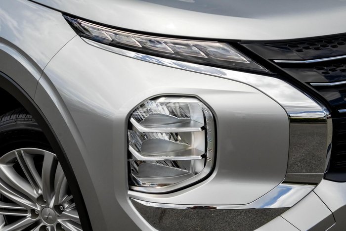 2024 Mitsubishi Outlander ES