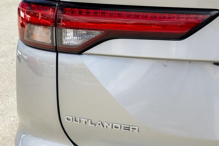 2024 Mitsubishi Outlander ES