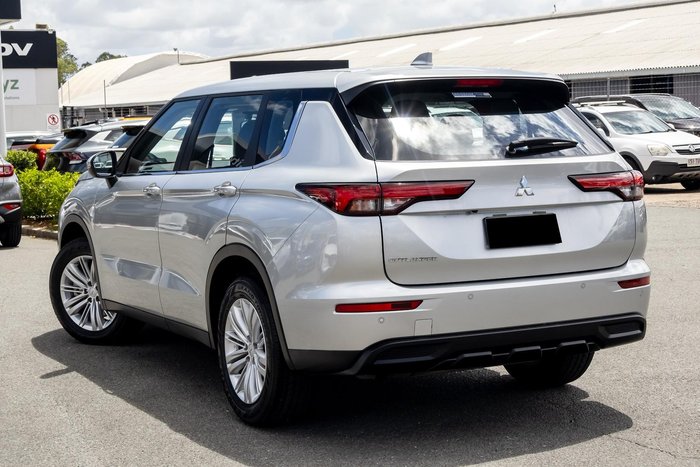 2024 Mitsubishi Outlander ES