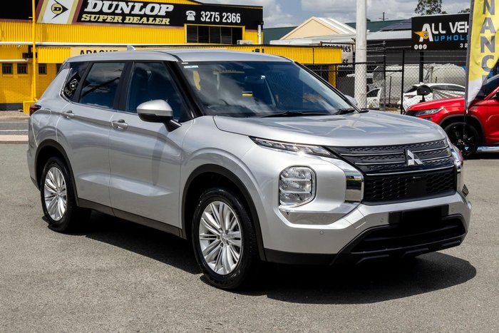 2024 Mitsubishi Outlander ES