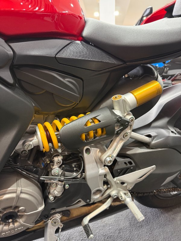 2024 DUCATI STREETFIGHTER V2 Red