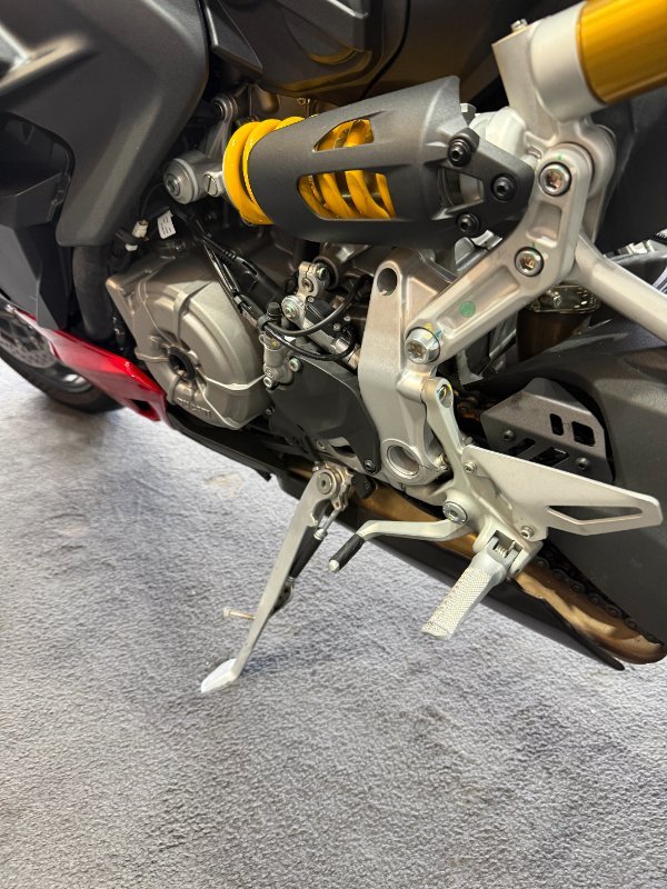 2024 DUCATI STREETFIGHTER V2 Red