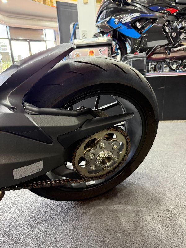 2024 DUCATI STREETFIGHTER V2 Red