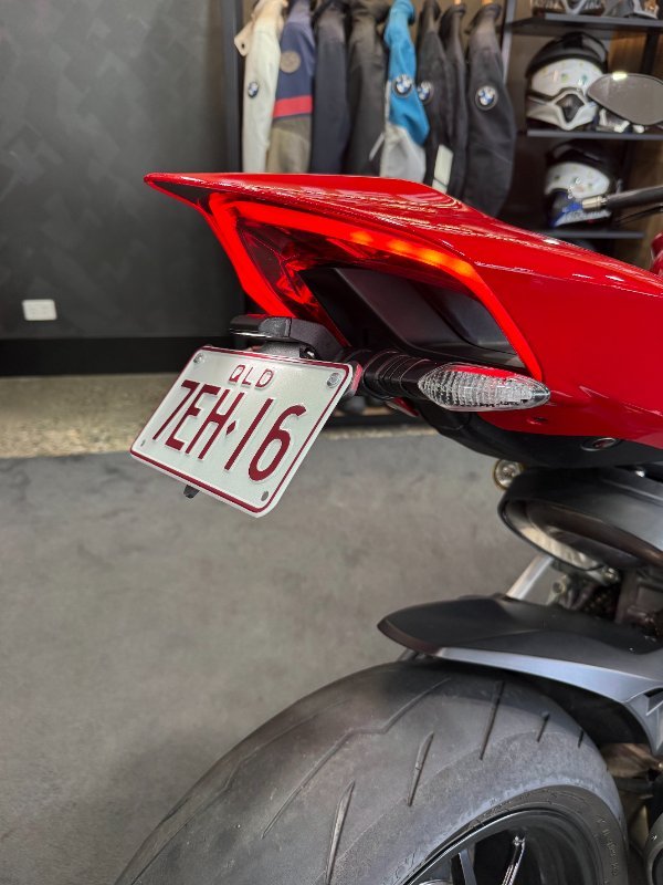 2024 DUCATI STREETFIGHTER V2 Red