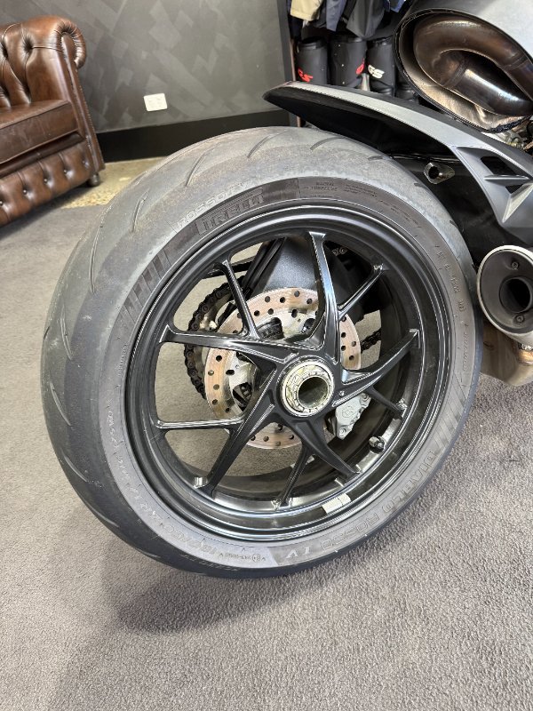 2024 DUCATI STREETFIGHTER V2 Red