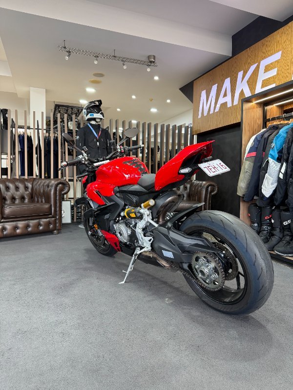 2024 DUCATI STREETFIGHTER V2 Red