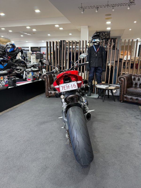 2024 DUCATI STREETFIGHTER V2 Red