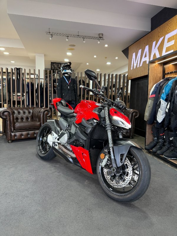 2024 DUCATI STREETFIGHTER V2 Red