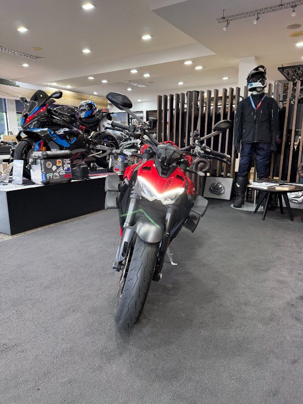 2024 DUCATI STREETFIGHTER V2 Red