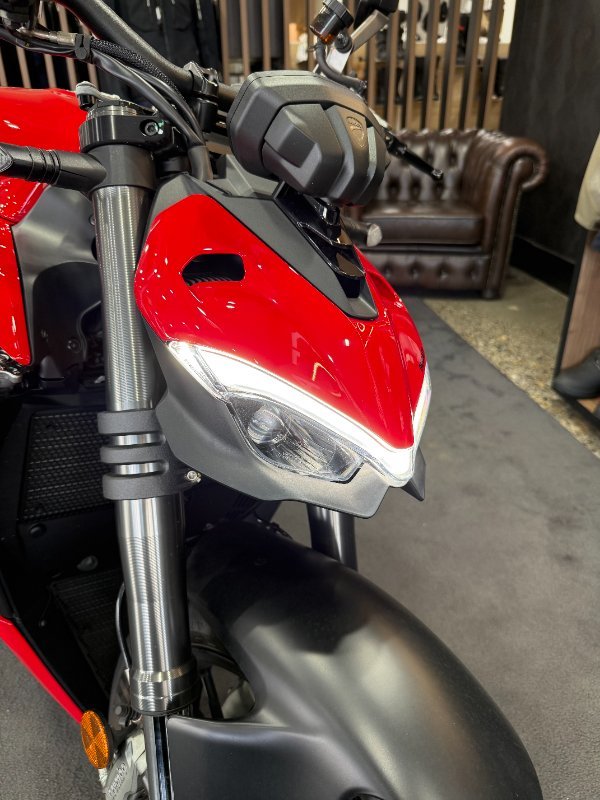 2024 DUCATI STREETFIGHTER V2 Red