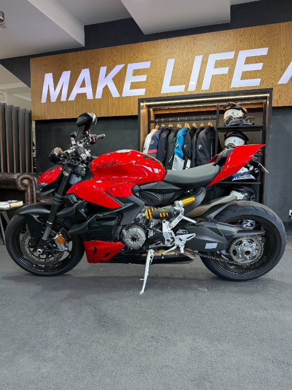 2024 DUCATI STREETFIGHTER V2 Red