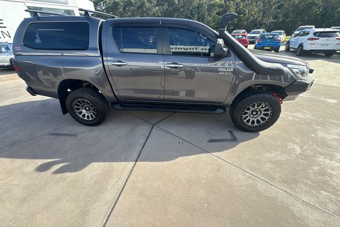 2017 Toyota Hilux SR5