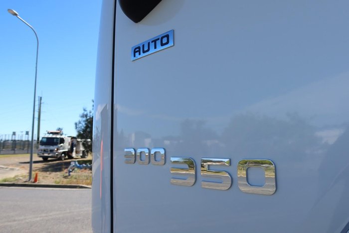 2025 Isuzu F Series FYJ300-350